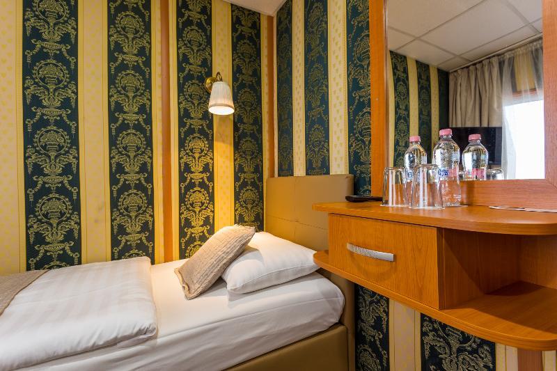 Onriver Hotels - Grand Jules - Budapest — Photos 3