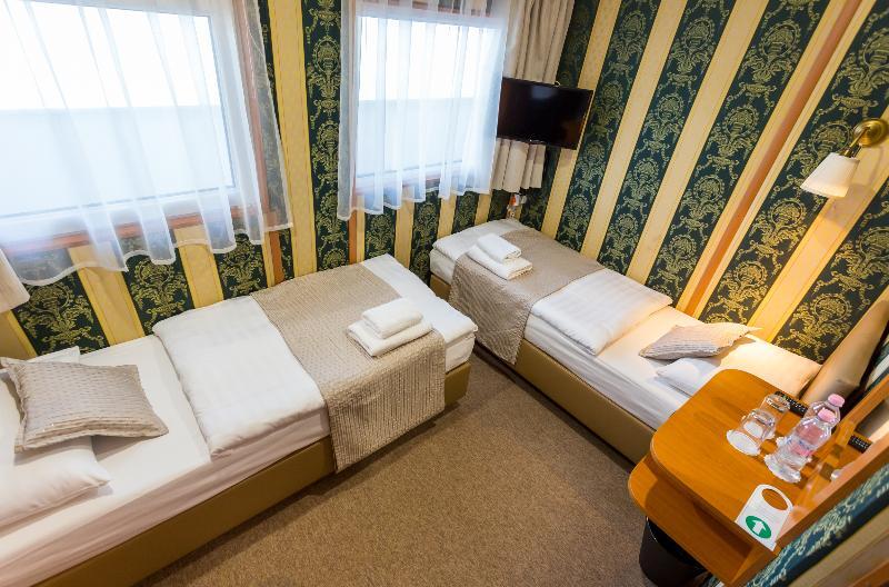 Onriver Hotels - Grand Jules - Budapest — Photos 1